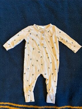 Mebie baby Neutral cream Floral Baby One-Piece Romper with Button Front